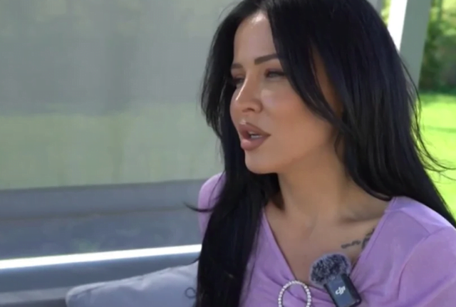 “Di me e kall shtratin”/ Romeo Veshaj apo…? Ja kë zgjedh Arta Kabashi mes dy këngëtarëve të njohur