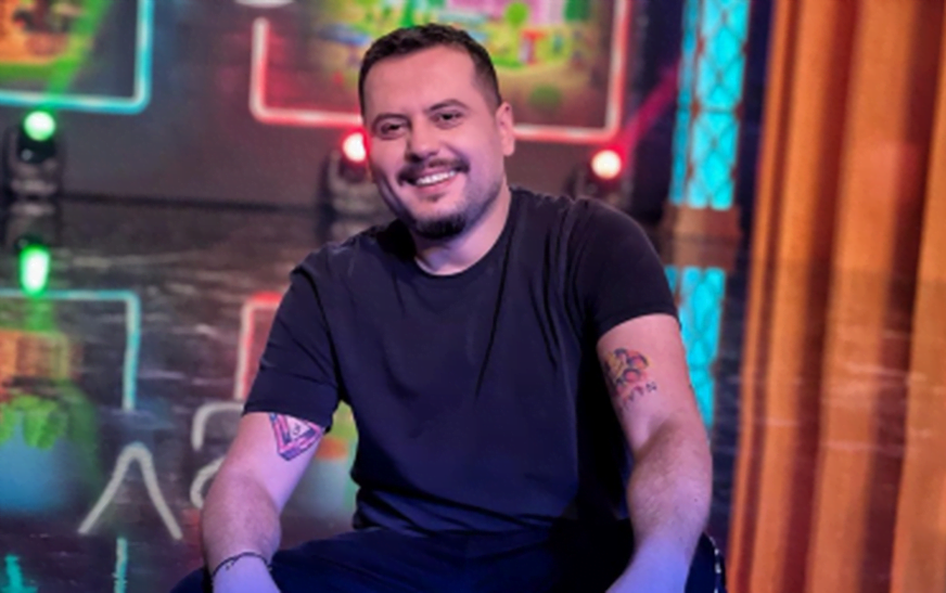 “Xhelozi mes kolegësh në ‘Portokalli’?”, Visjan Ukcenaj e pranon: Nuk i kam zënë vendin askujt, kompleks inferioriteti