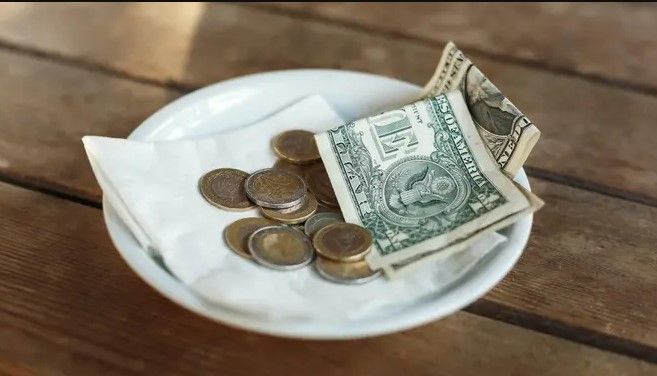 Nëse jeni mbi 25 vjeç dhe nuk dini këto rregulla mbi paratë, s’do të bëheni asnjëherë të pasur