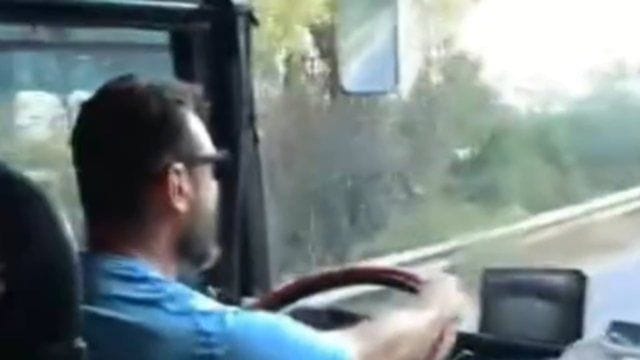 VIDEO/ Shoferi i autobusit në Korfuz kërcënon dhe ofendon turistët shqiptarë: I gjuante xhamit dhe ecte kundravajtje