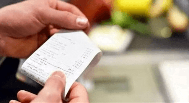 E pazakontë në Itali/ Shkoi të festonte ditëlindjen, por i faturuan 58 euro vetëm për prerjen e tortës