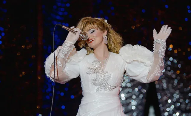 Burri i hodhi acid në fytyrë, e verboi dhe e vrau/ Historia e trishtë e këngëtares që u kthye në simbol të grave në Turqi