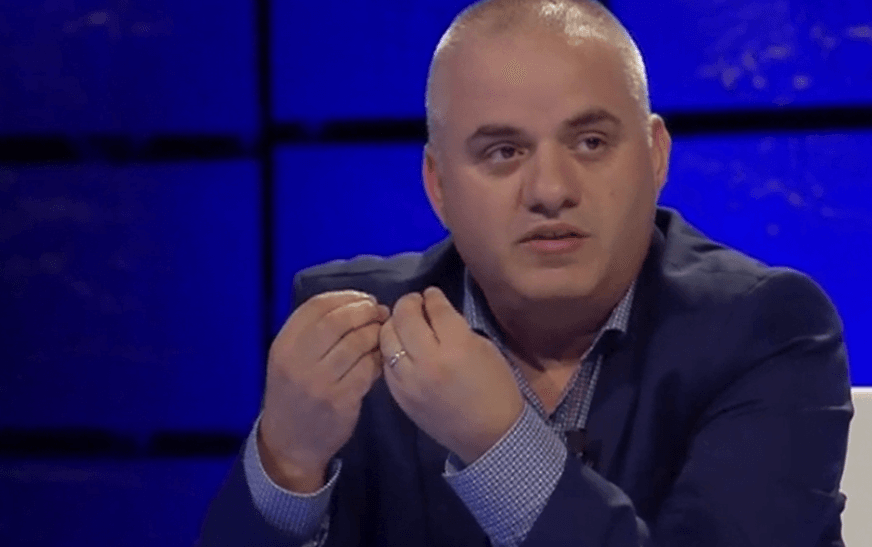 Artan Hoxha 921x5702034184886296595766