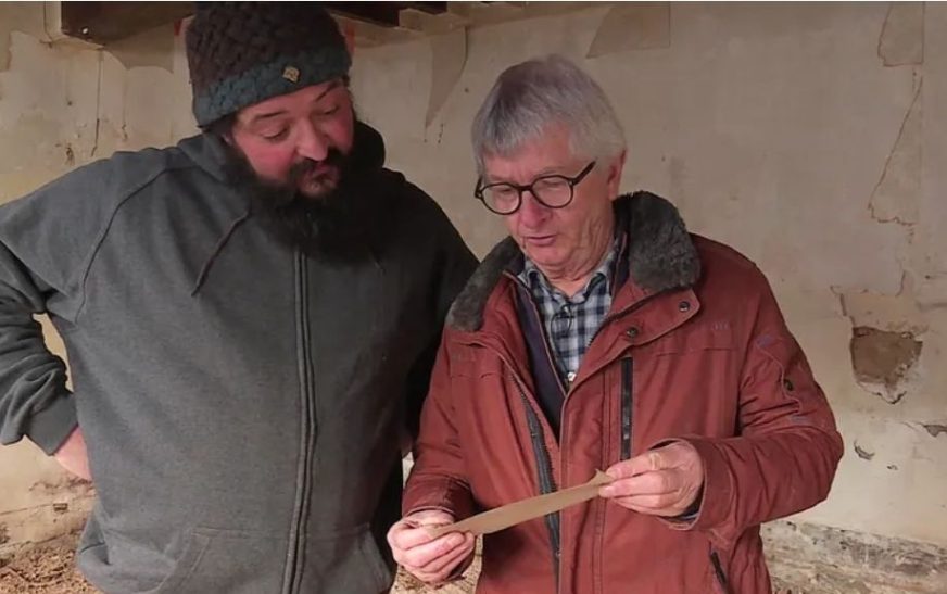 Po bënin punime në shtëpinë e vjetër, burri gjen letrën 130-vjeçare me kërkesën e çuditshme: Ata që do ta gjejnë..