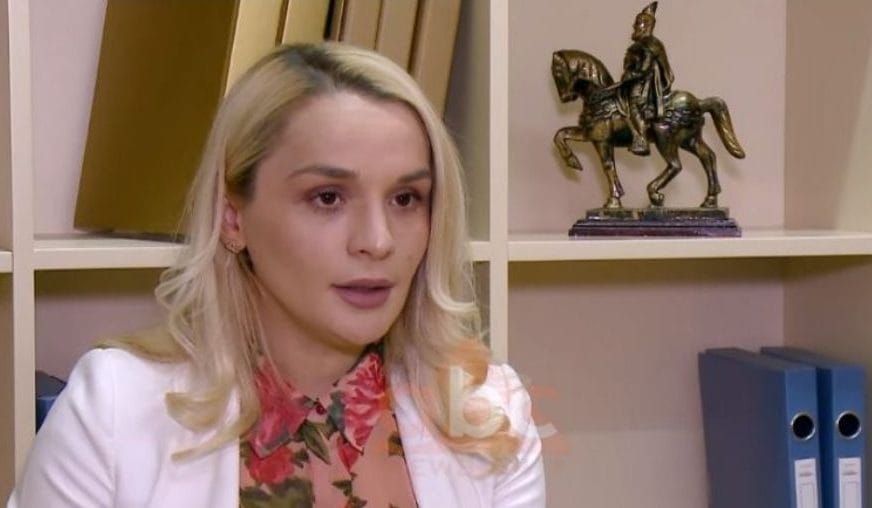 Dedektivja ngel pa fjal.Erdhi një zonjë kërkoi të ndiqnim burrin, por ja me ke e tradhetonte ai