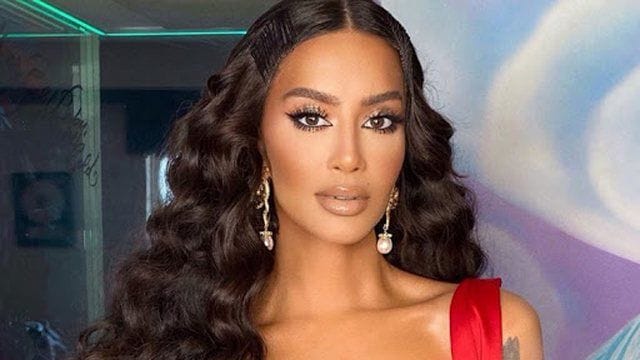 Fotot dhe intervistat për varrimin e vëllait të Gjestit, Dafina Zeqiri reagon ashpër: U trondita