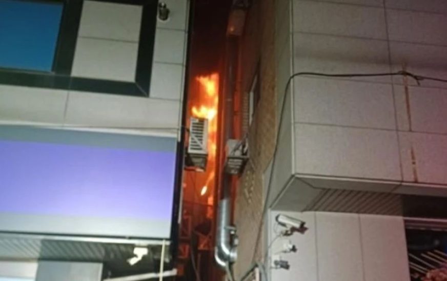 U përpoq të vriste një buburrec, gruaja nga Korea e Jugut i vë flakën një pallati të tërë