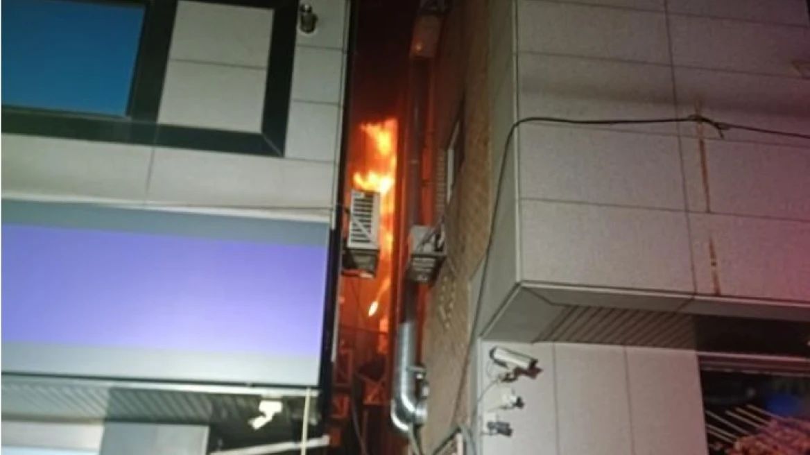 U përpoq të vriste një buburrec, gruaja nga Korea e Jugut i vë flakën një pallati të tërë