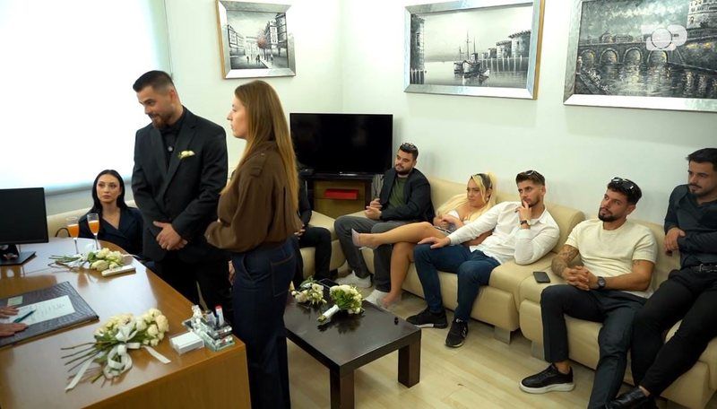 Çifti i “Përputhen” gati për të firmosur celebrimin, ndodh e papritura në sekondat e fundit