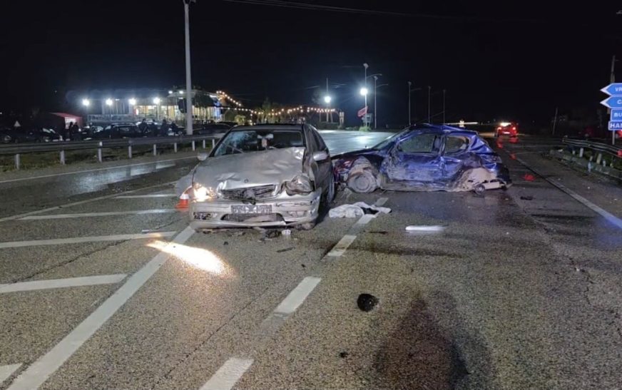 Aksident tragjik në autostradën Levan–Tepelenë, humb jetën një 20-vjeçar