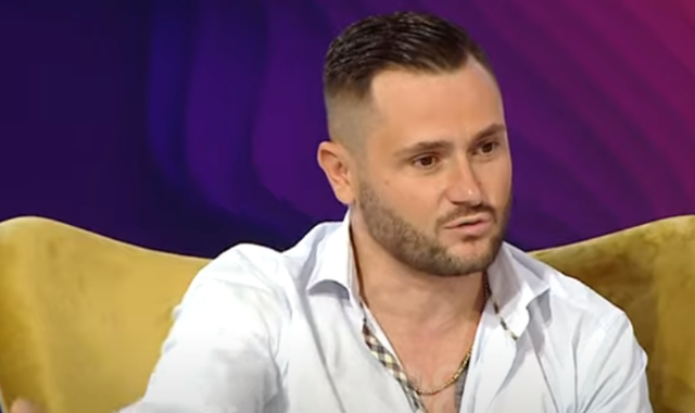 “Do të të dua përgjithmonë”/ Bes Kallaku në një lidhje të re dashurie? Aktori ‘gdhend’ në dorë emrin e një vajze