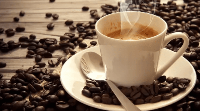 A ndikon ora kur pini kafe në jetëgjatësi