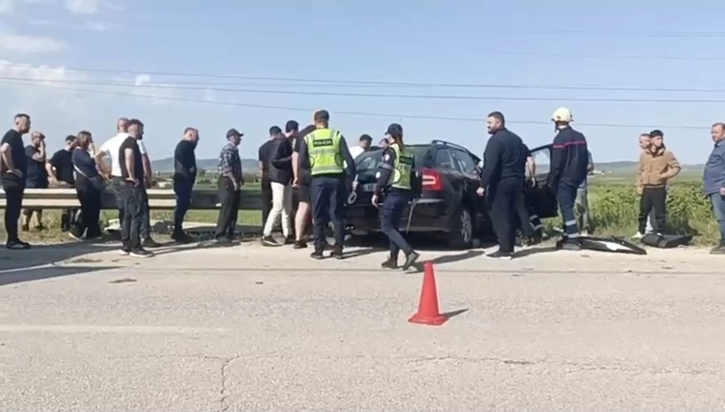 Aksident i rëndë në autostradën Çermë–Lushnjë, një person i bllokuar në mjet