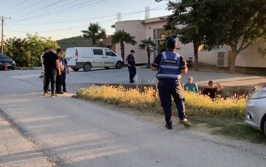 Plagoset 42-vjeçari në Lushnjë, arrestohet adoleshenti