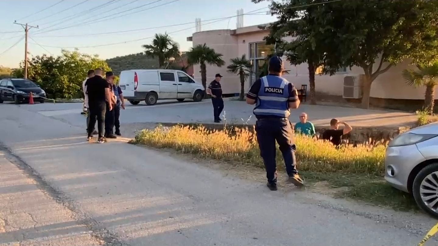 Plagoset 42-vjeçari në Lushnjë, arrestohet adoleshenti