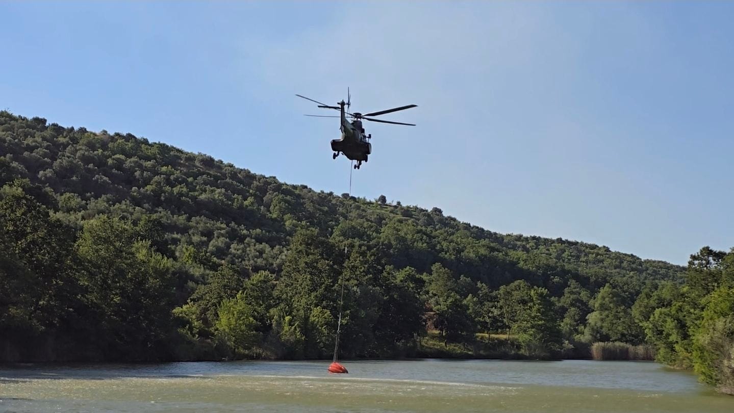 Zjarri në Drizë dhe Peshtan vihet nën kontroll pas mbi 9 orësh operacion, u evakuuan përkohësisht 7 familje
